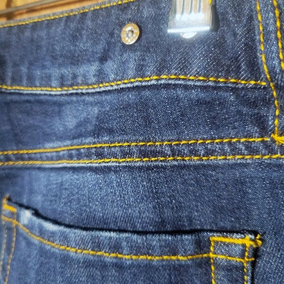 Like New! CAbi Slim Boyfriend Distressed Blue Jean - Size 8 - Picture 4 of 13